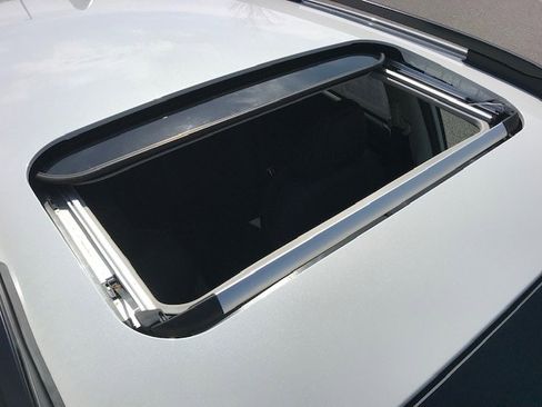 Certified 2025 Subaru Crosstrek 2.5i Limited w/ Popular Package #4A image 9