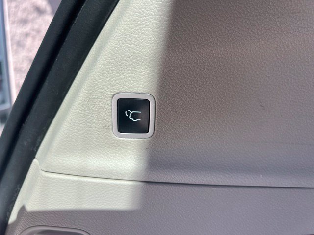 Used 2020 Chrysler Pacifica Touring-L FWD image 26