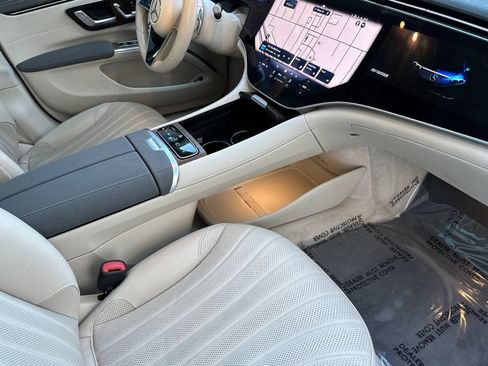 Used 2022 Mercedes-Benz EQS 580 4MATIC Sedan image 15