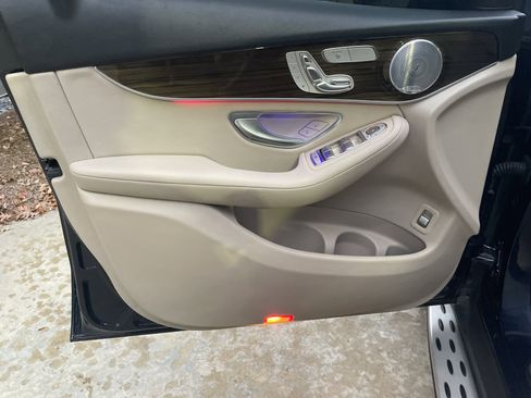 Used 2021 Mercedes-Benz GLC 300 4MATIC image 18