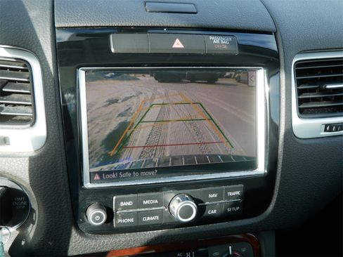 Used 2013 Volkswagen Touareg VR6 image 20