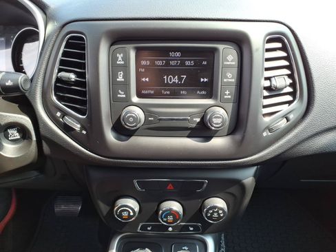Used 2018 Jeep Compass Latitude w/ Cold Weather Group AWD/4WD image 14