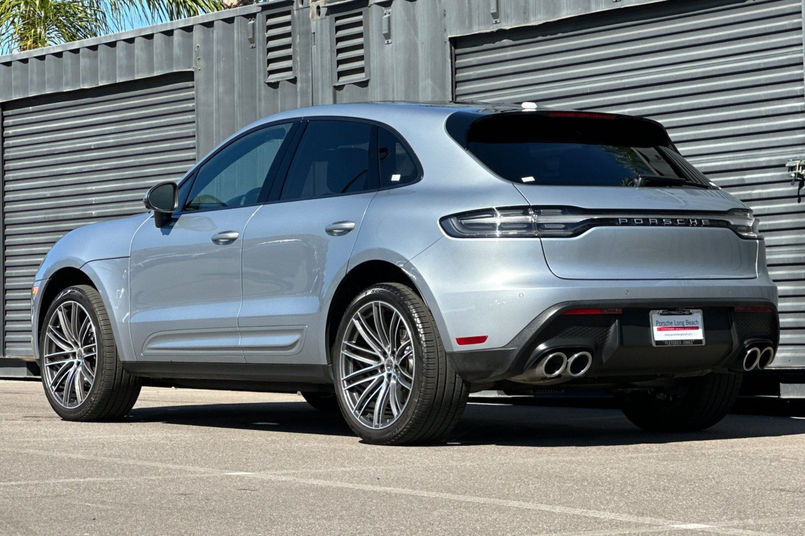 Certified 2025 Porsche Macan AWD/4WD image 3