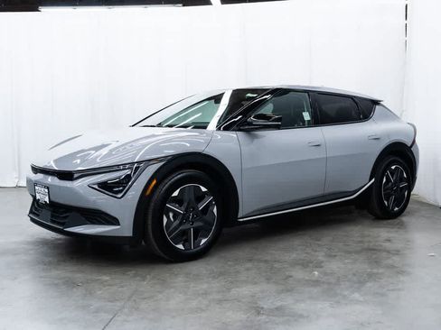 Used 2025 Kia EV6 Light RWD image 3