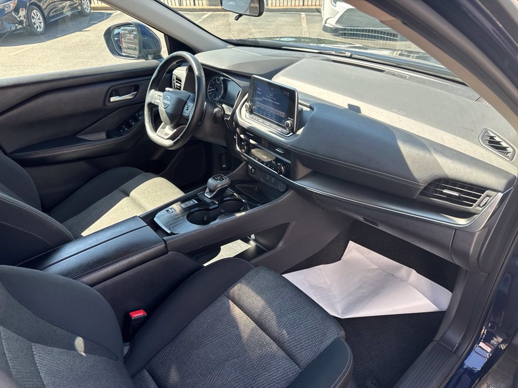 Used 2025 Nissan Rogue SV FWD image 35