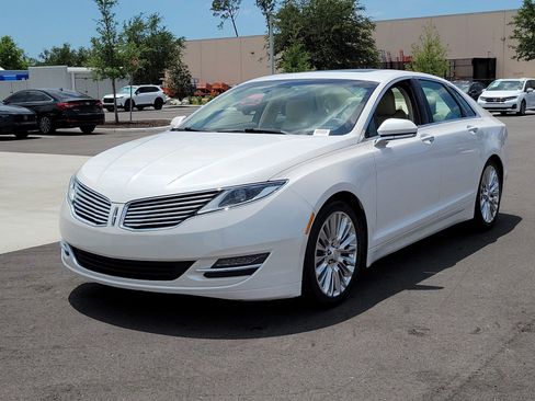 Used 2014 Lincoln MKZ w/ Equipment Group 102A Reserve FWD image 3