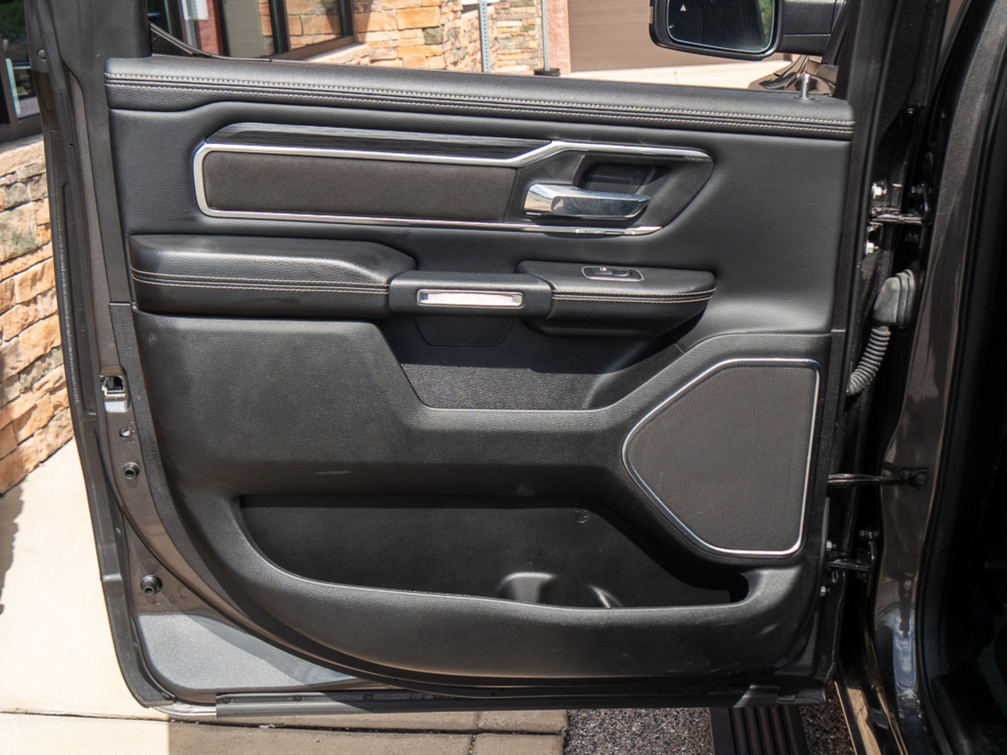 Used 2023 RAM 1500 Laramie AWD/4WD image 18