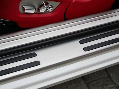 Used 2017 Rolls-Royce Dawn image 8