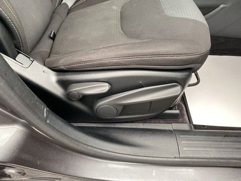 Used 2016 Jeep Cherokee Latitude w/ Cold Weather Group image 40