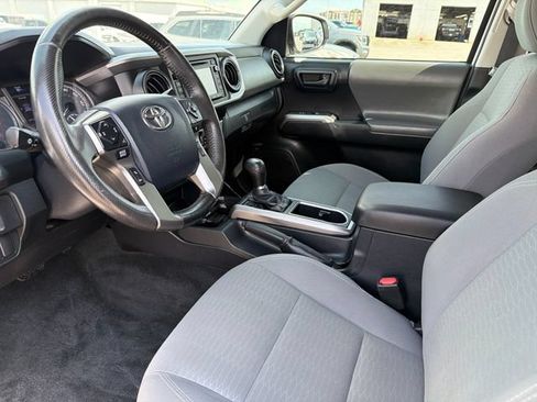 Used 2019 Toyota Tacoma SR5 AWD/4WD image 18