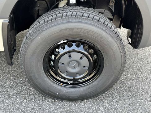 New 2025 Mercedes-Benz Sprinter 2500 image 10