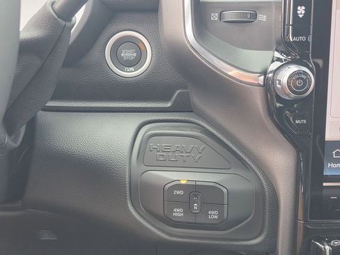 New 2026 RAM 2500 Laramie AWD/4WD image 18