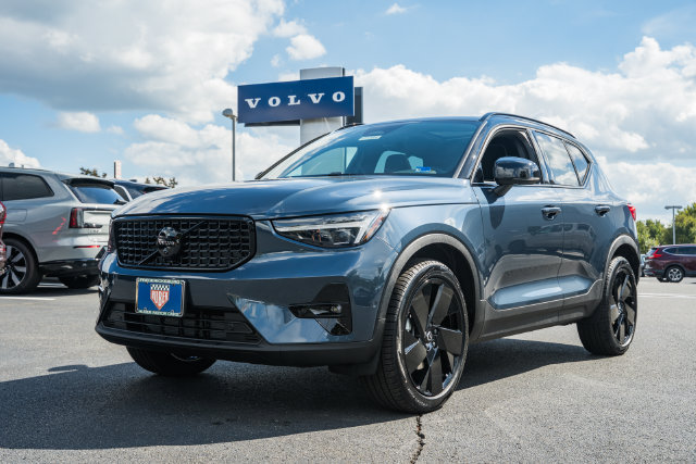 New 2026 Volvo XC40 B5 Ultra w/ Protection Package Premier AWD/4WD image 3