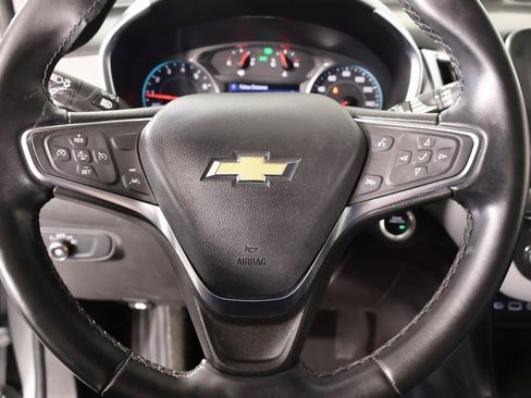 Used 2024 Chevrolet Equinox LT image 3
