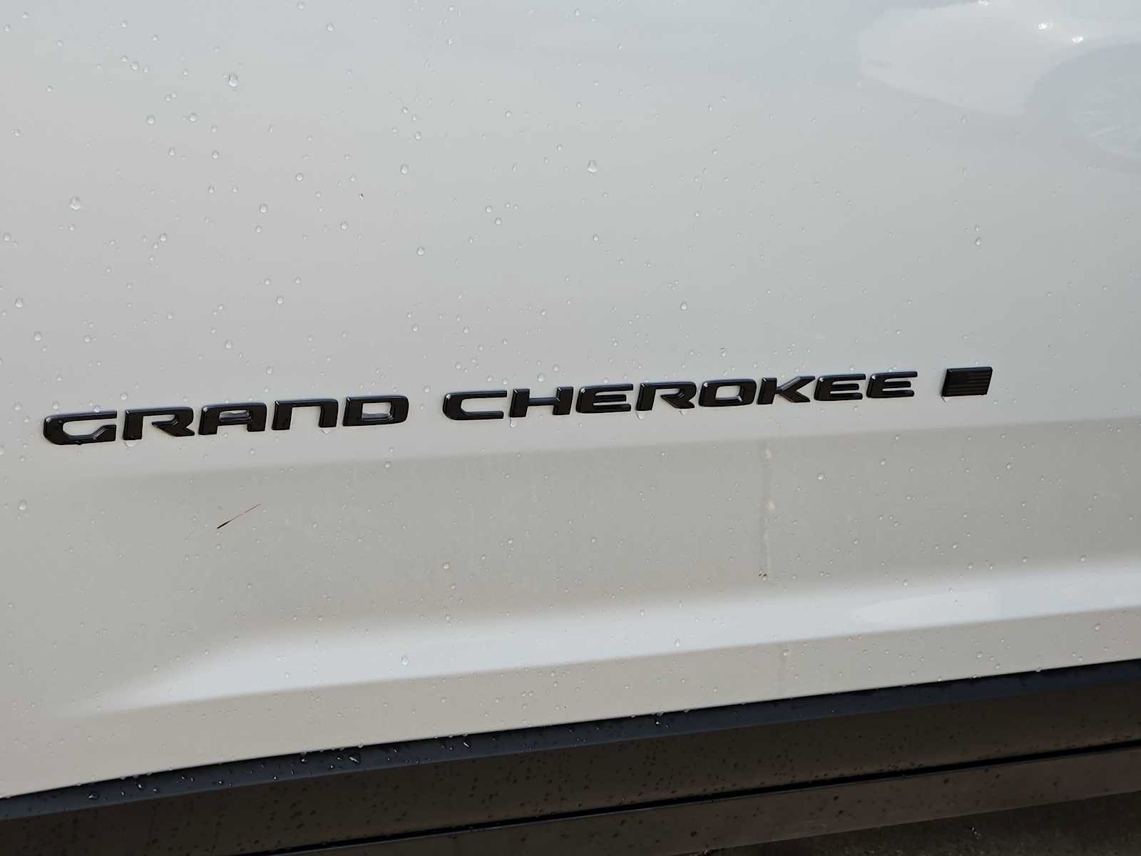 Used 2023 Jeep Grand Cherokee L Laredo RWD image 11