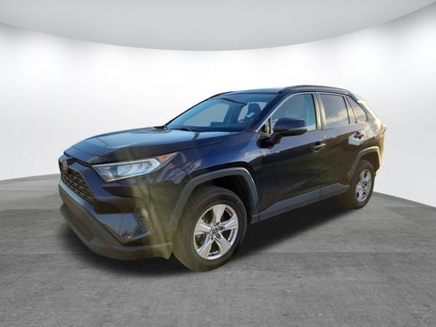 Used 2020 Toyota RAV4 XLE image 3