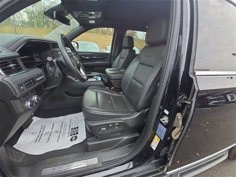 Used 2024 GMC Yukon XL Denali image 11