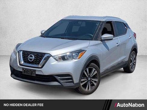 Used 2019 Nissan Kicks SV FWD image 1