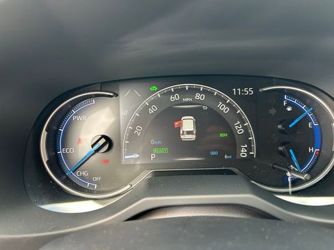 Used 2025 Toyota RAV4 XLE image 21