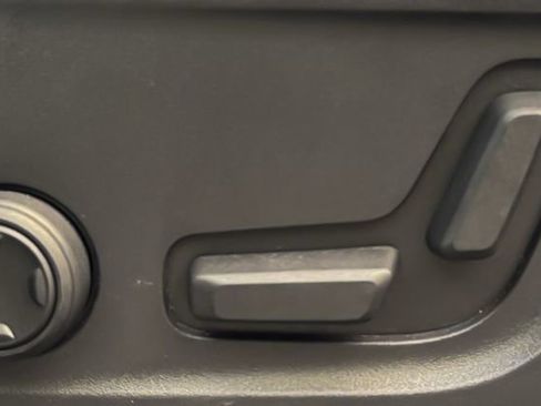 Used 2023 Volvo XC40 B5 Core w/ Convenience Package image 28