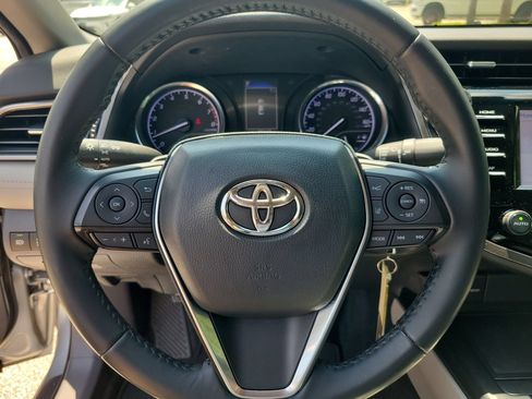 Used 2020 Toyota Camry SE FWD image 19
