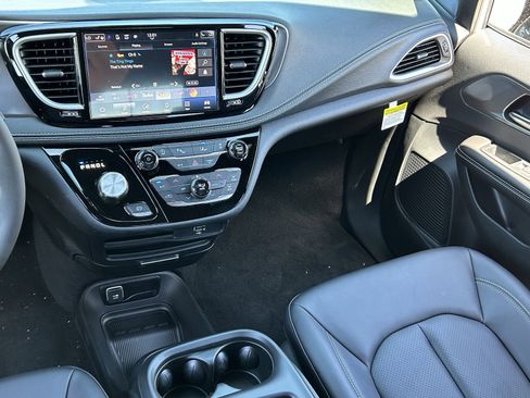 New 2026 Chrysler Pacifica Select image 14