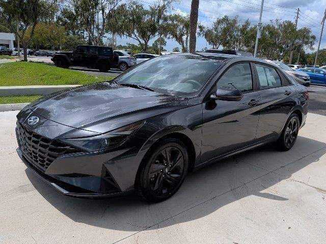 Certified 2021 Hyundai Elantra SEL FWD image 8
