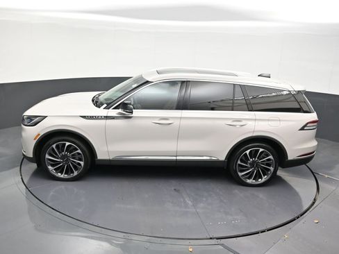 Used 2025 Lincoln Aviator Reserve w/ Illumination Package AWD/4WD image 17