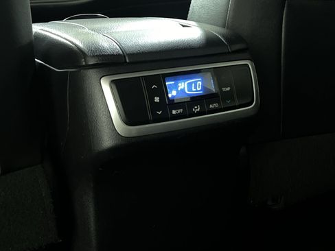 Used 2019 Toyota Highlander XLE AWD/4WD image 33