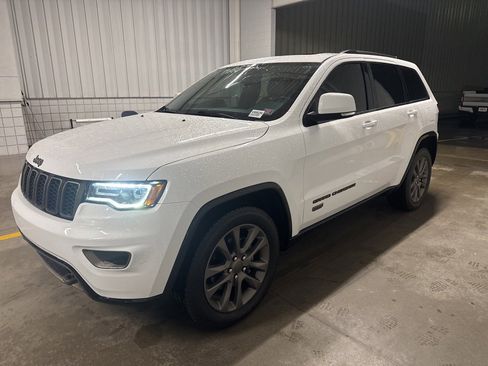 Used 2016 Jeep Grand Cherokee Limited 75th Anniversary image 3