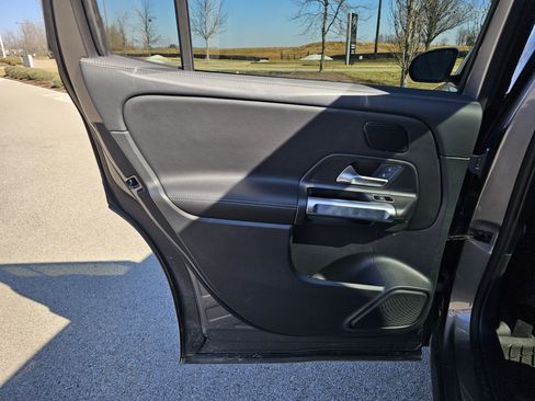 Certified 2025 Mercedes-Benz GLB 250 4MATIC image 16