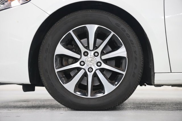 Used 2016 Acura TLX FWD image 11