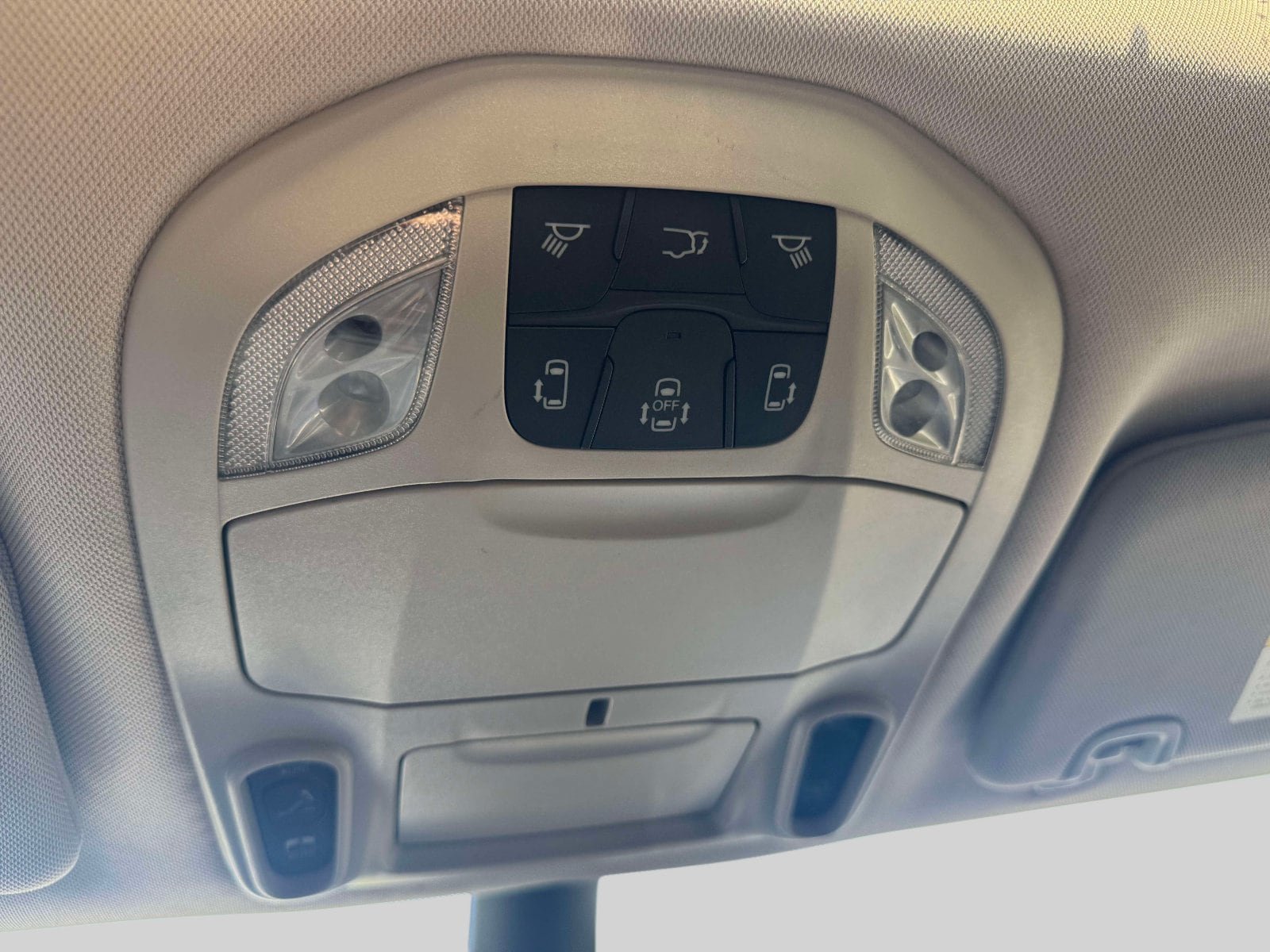 Used 2023 Chrysler Pacifica Limited FWD image 28