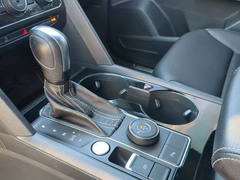 Used 2022 Volkswagen Atlas Cross Sport SE image 33