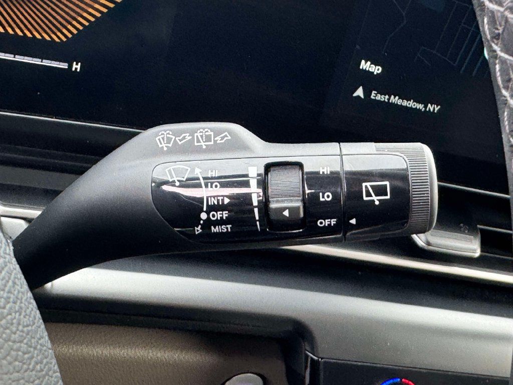 Used 2026 Kia Carnival LXS FWD image 21
