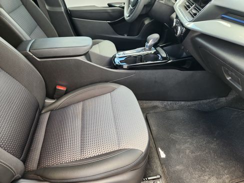 Used 2025 Chevrolet Trax LT FWD image 15