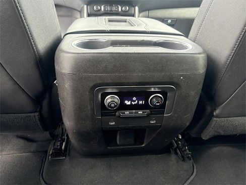 Used 2021 Chevrolet Suburban LT image 22