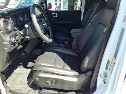Used 2025 Jeep Gladiator Rubicon w/ Convenience Group AWD/4WD image 9