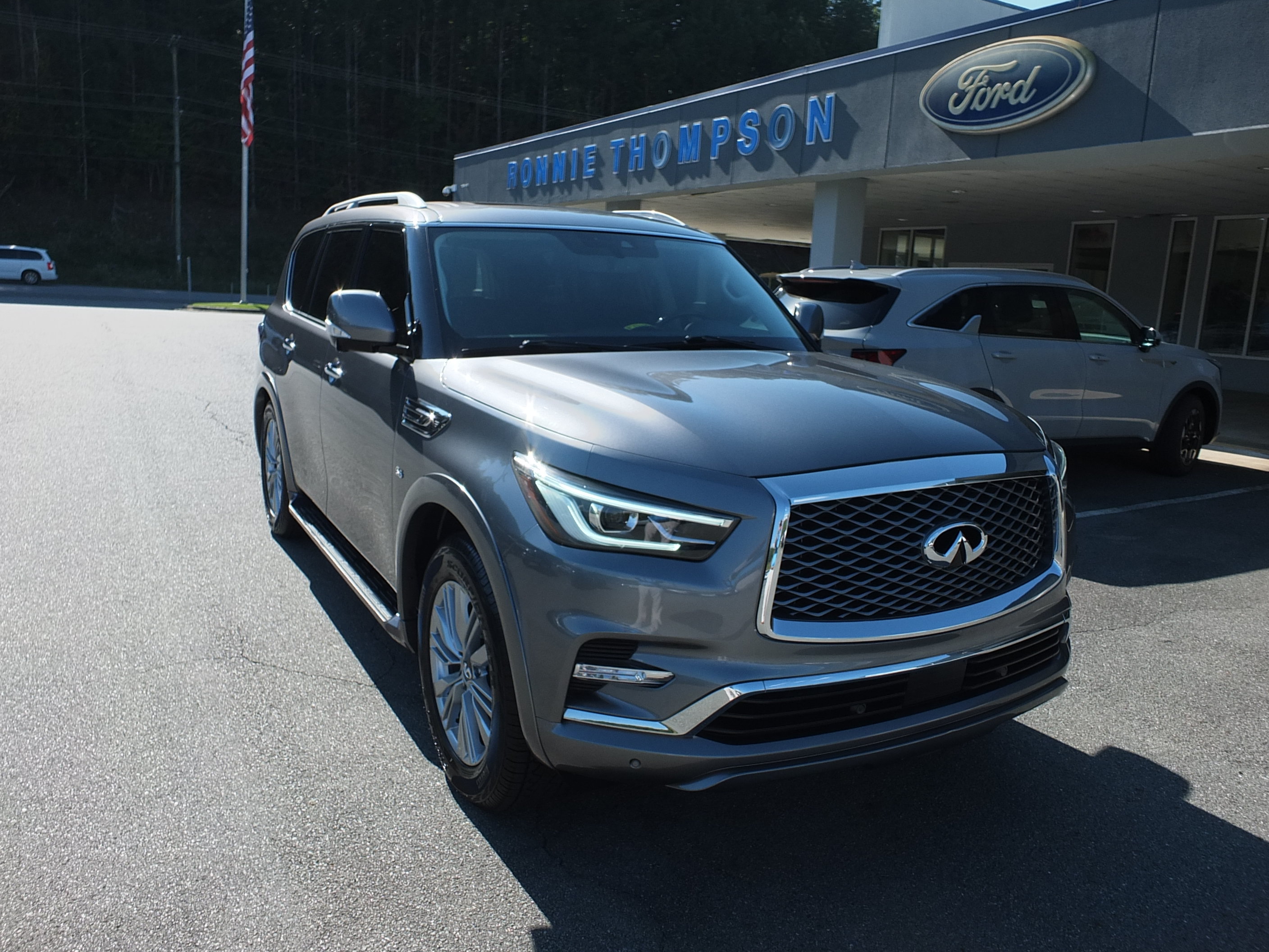 Used 2019 INFINITI QX80 Luxe AWD/4WD image 1