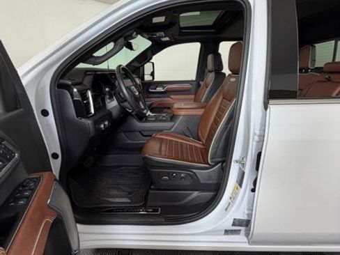 Certified 2025 GMC Sierra 2500 Denali Ultimate image 8