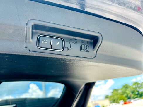 Used 2020 Ford Explorer XLT image 19