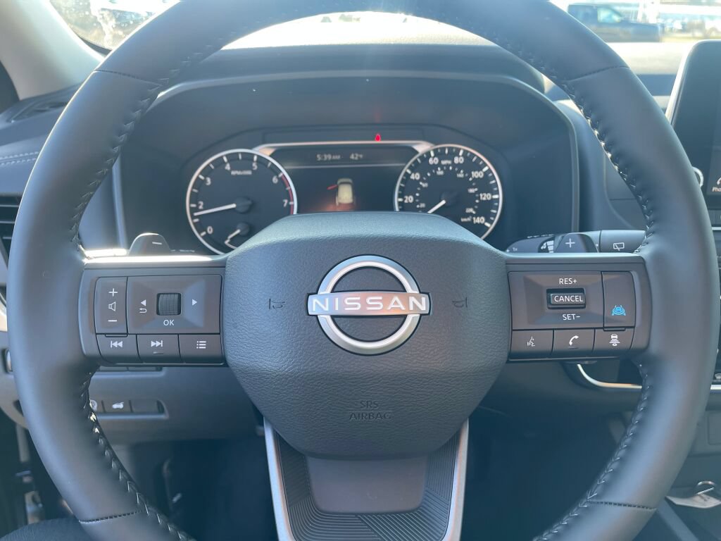 Used 2026 Nissan Rogue SV AWD/4WD image 12