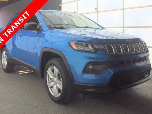 Used 2022 Jeep Compass Latitude AWD/4WD image 3