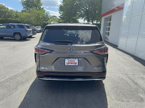 Certified 2023 Toyota Sienna Platinum AWD/4WD image 6