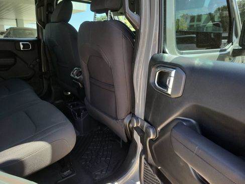 Used 2022 Jeep Wrangler Unlimited Sport AWD/4WD image 26