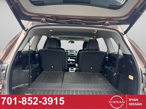 Used 2018 Toyota Highlander XLE AWD/4WD image 5