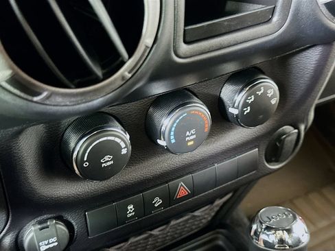 Used 2016 Jeep Wrangler Unlimited Sport w/ Connectivity Group AWD/4WD image 23