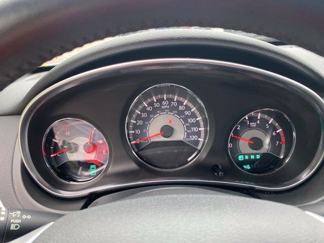 Used 2012 Chrysler 200 Touring FWD image 19
