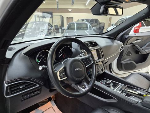 Used 2018 Jaguar F-PACE R-Sport AWD/4WD image 20