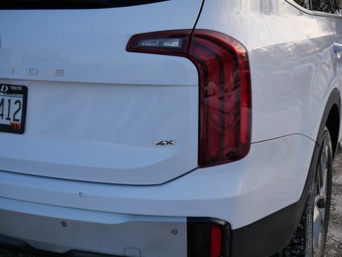 Used 2023 Kia Telluride LX image 17